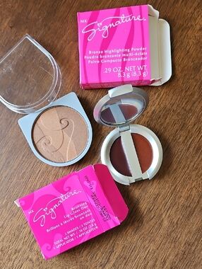 Signature Bronze Highlighting Powder & Lip Duo - Pink Packaging, Bronze Shades